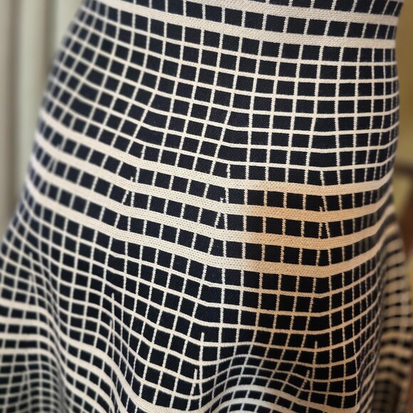 MAX STUDIO Black & Cream A-line Sweater Skirt Size M/L - Picture 3 of 8
